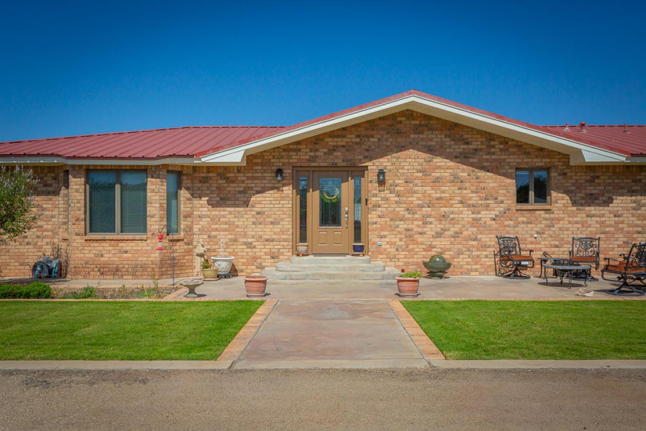 Equine enthusiasts dream property! - photo 2
