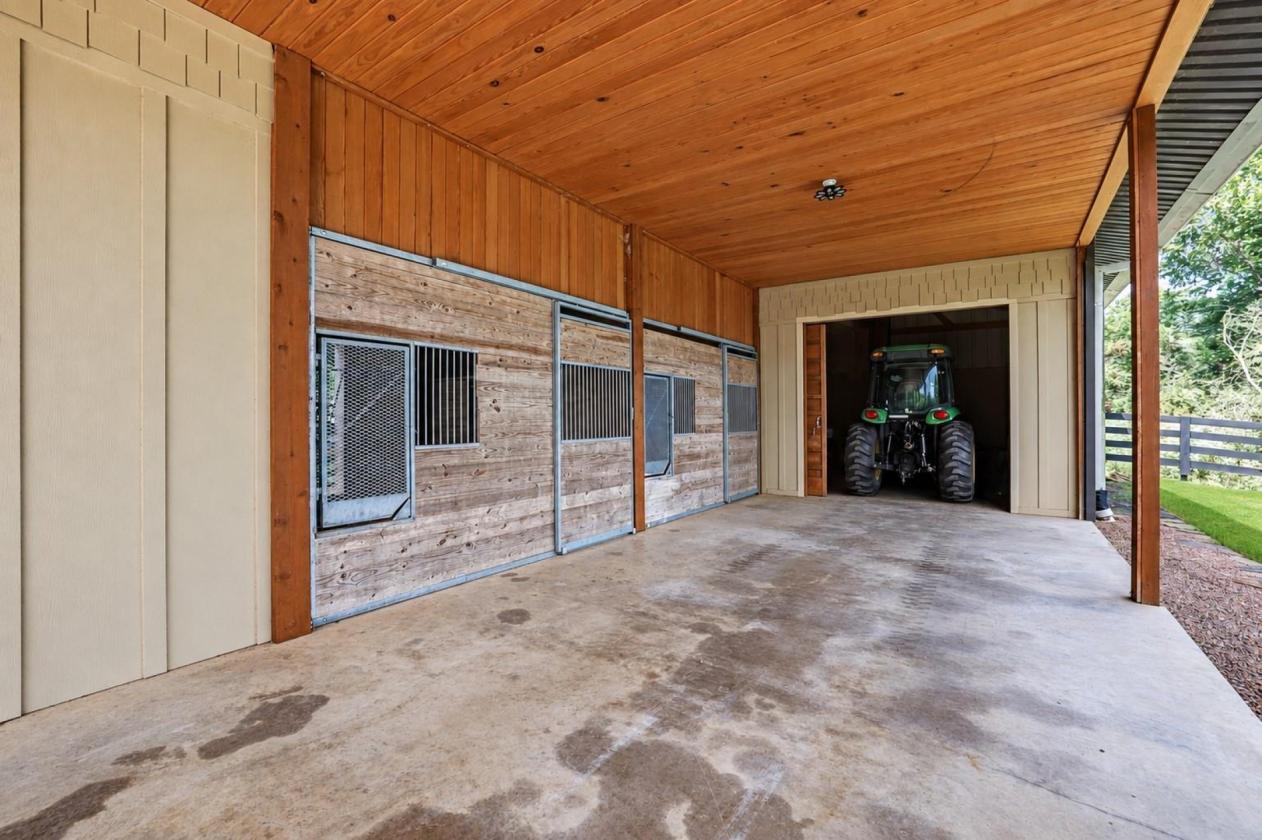 13.6 Acres of Luxury in the Gated Community - photo 27