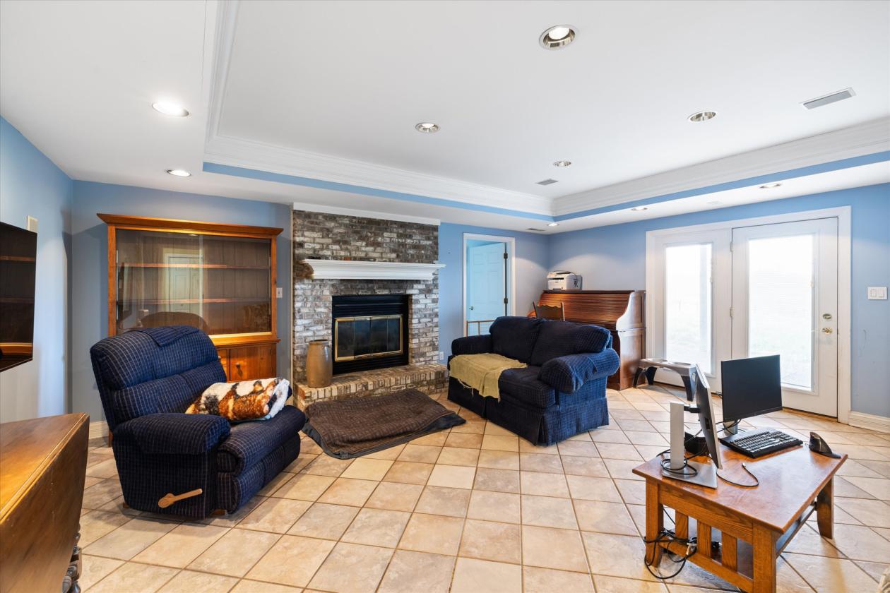 Turn-Key Equestrian Estate With Indoor Arena - photo 26