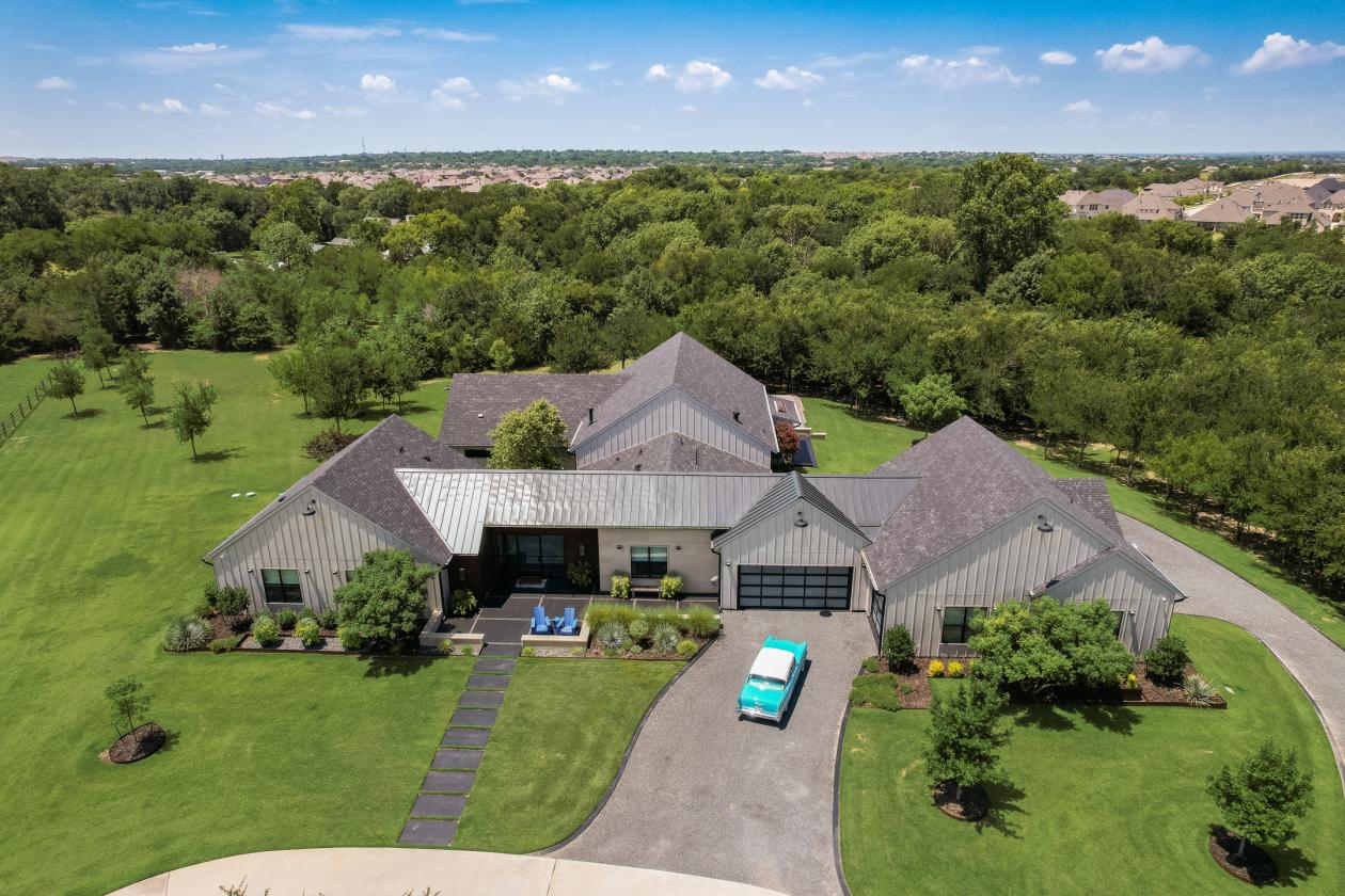 PRIVATE GATED MODERN ARCHITECTURAL ESTATE - photo 3