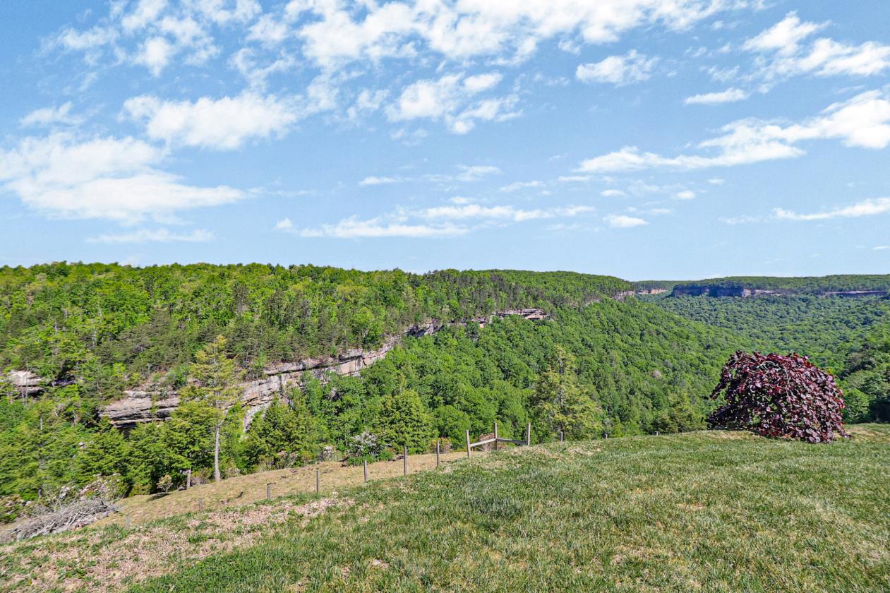 Luxury living meets sweeping, unforgettable views - photo 8