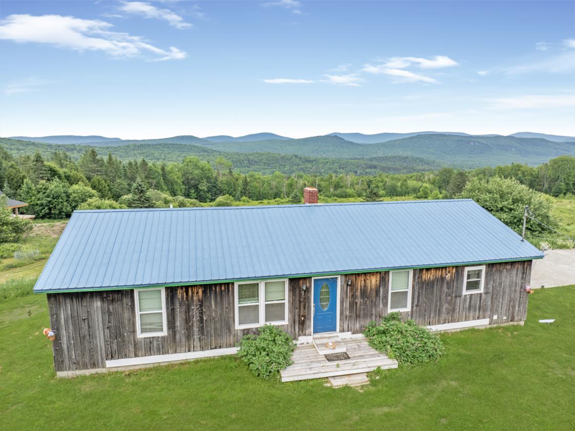 Horse farm with Mountain views - photo 2