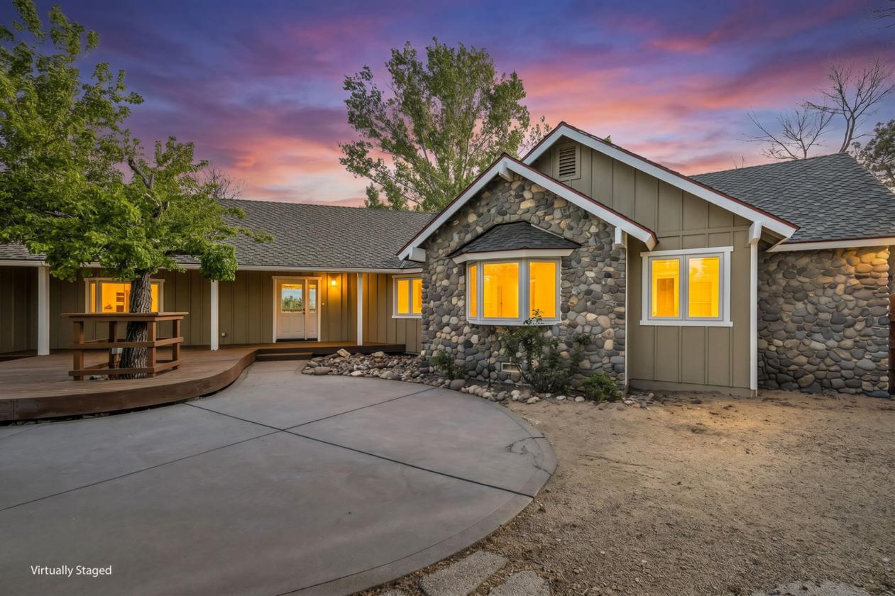 1.5 MILLION DOLLAR REMODELED HORSE ESTATE - photo 1