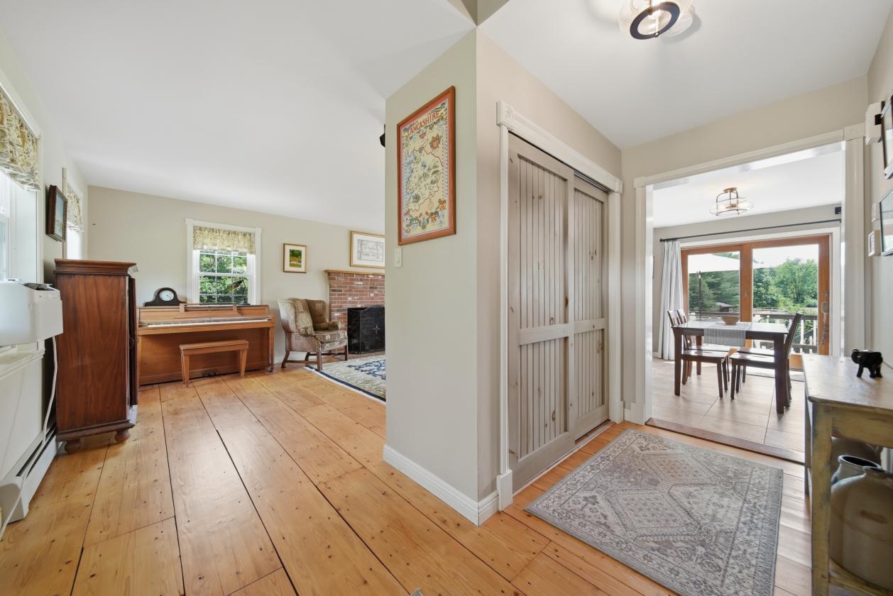 Beautifully Maintained Equestrian Farm/4.2 Acres! - photo 13