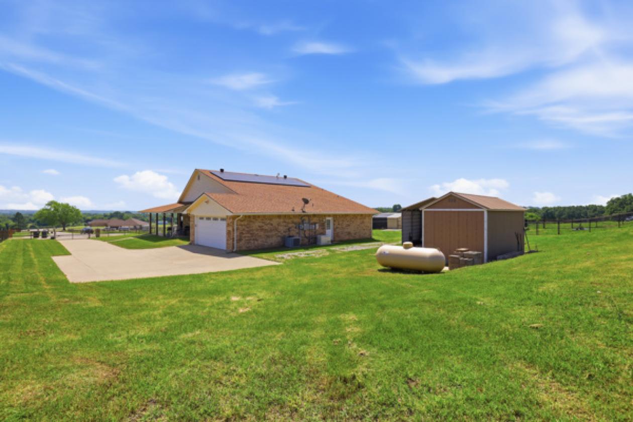 PRICE UPDATE! Turn-key horse property - photo 16
