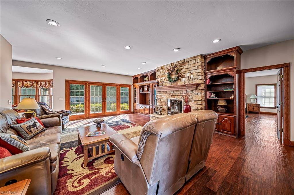 EQUESTRIAN COUNTRY ESTATE WITH CUSTOM HOME & BARN ON BEAUTIFUL PARK-LIKE SETTING - photo 21