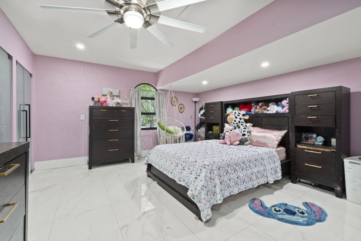 Beautifully updated 5 acre equestrian property - photo 11