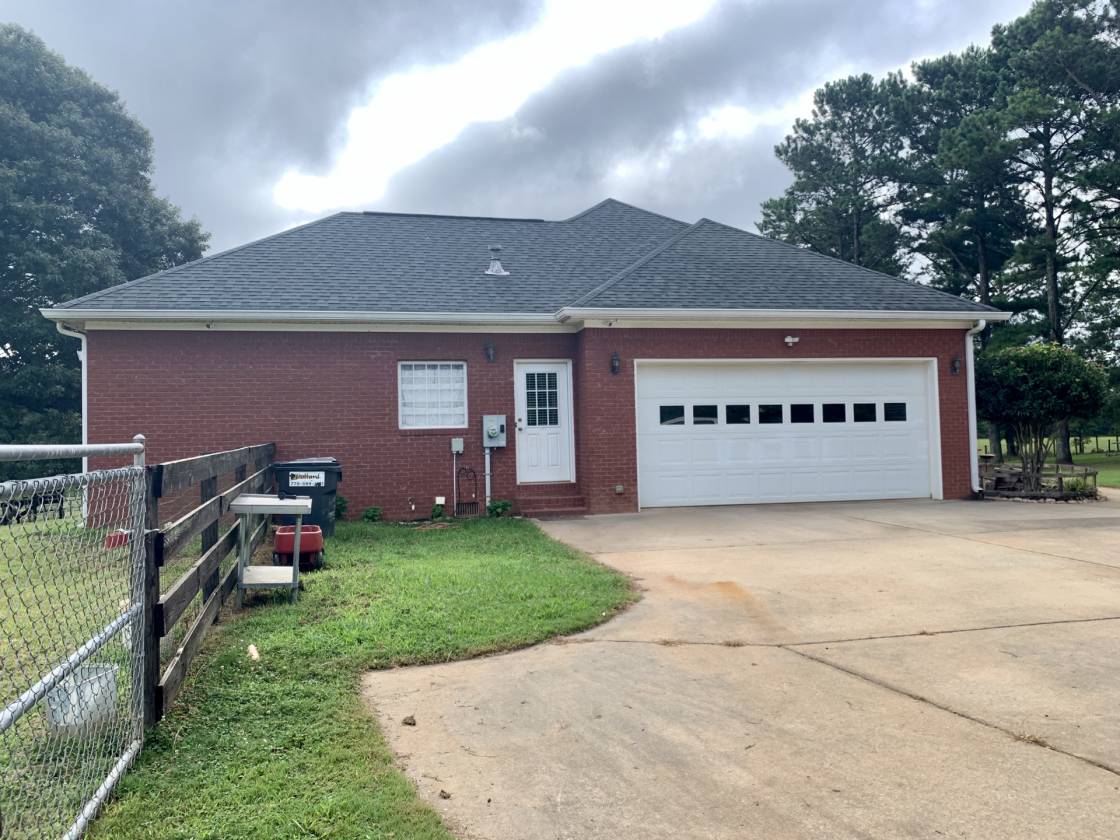 Horse Farm 30 miles SW of Atlanta Brooks, Spalding County,