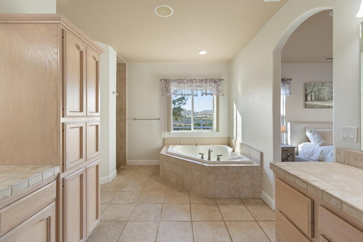 Horse property with gorgeous views! - photo 12