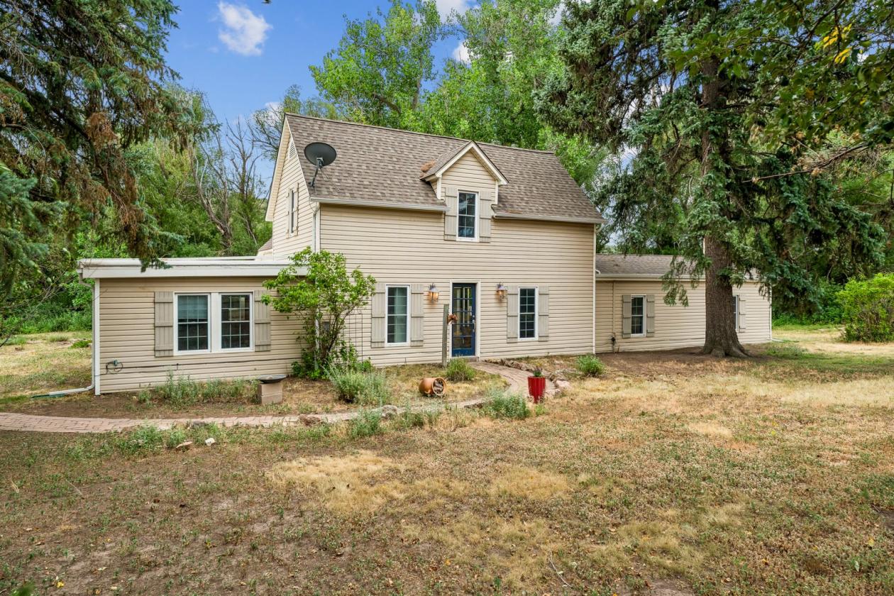 Remarkable horse property with beautiful pasture - photo 2