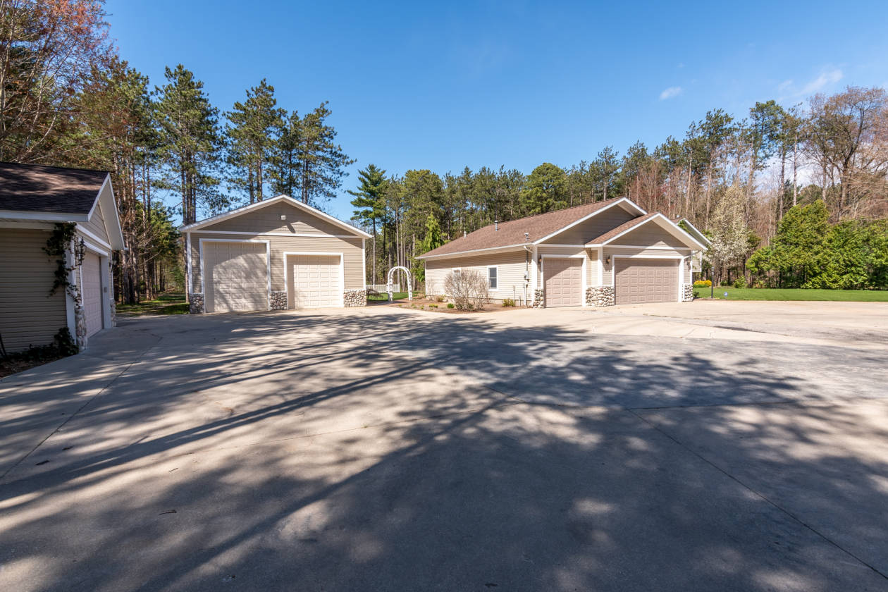 Horse farm for sale Holland, Ottawa County, Michigan Horse ranch