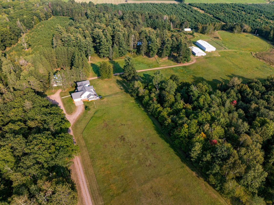 Turnkey Country Estate with Barns, Pasture & Eques - photo 5
