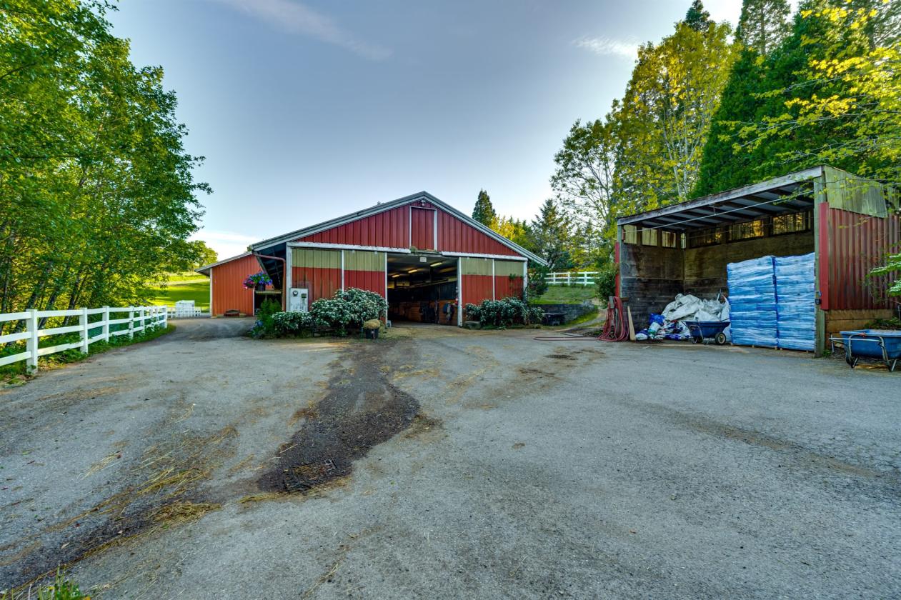 Luxury equestrian estate with pool, barn, arenas - photo 23
