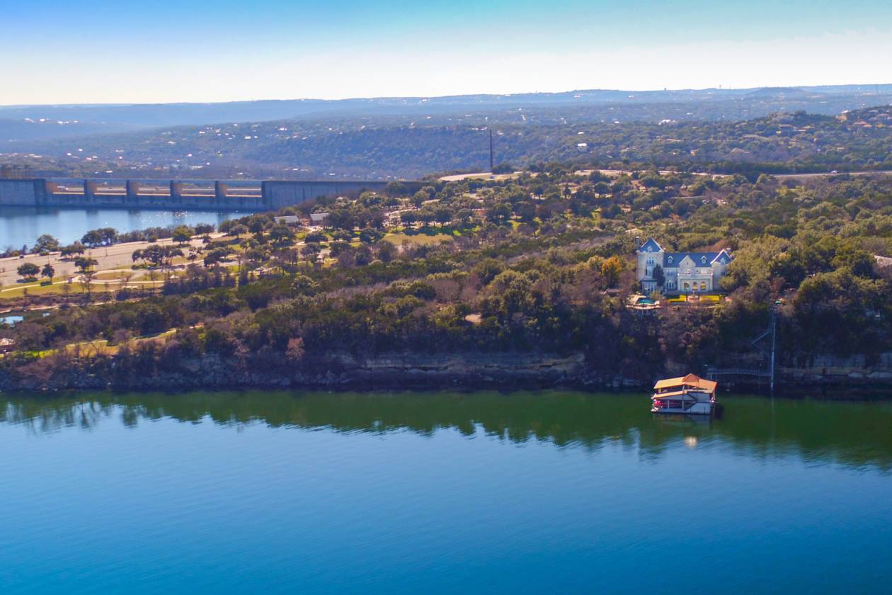 Luxury Waterfront Estate on Lake Travis, Austin, Texas, Full Horse