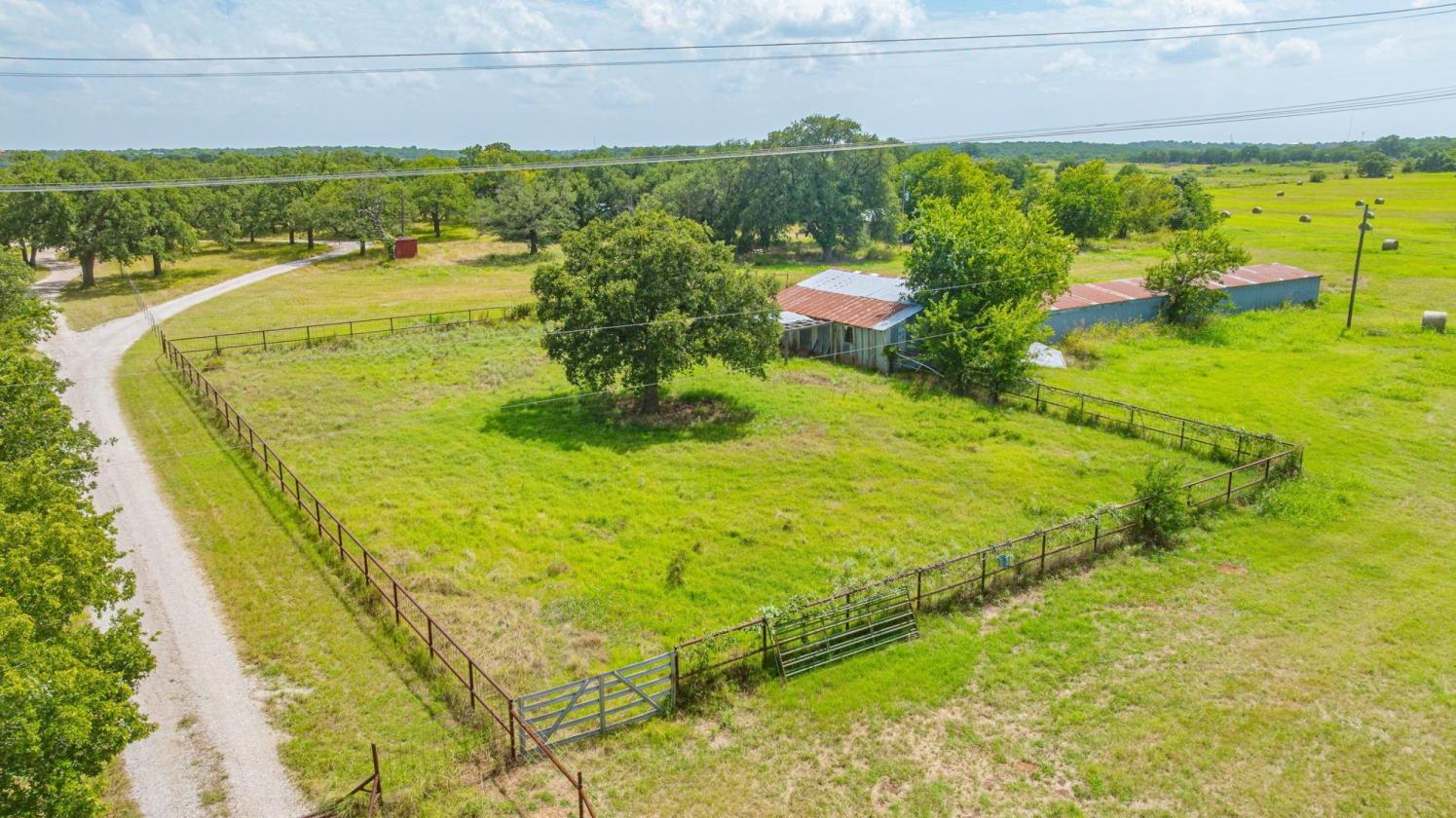 Turnkey Ranch Property With Coastal Fields!! - photo 7