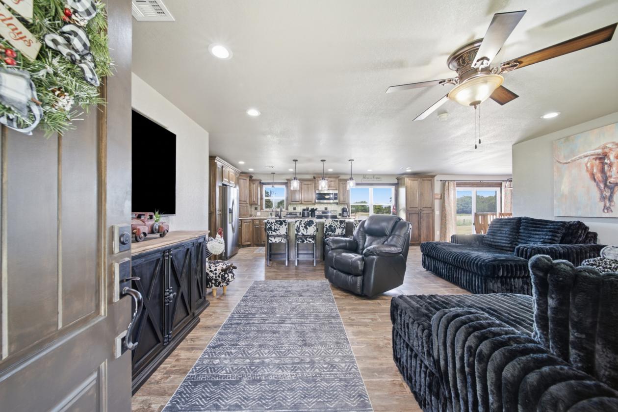 Executive Southwest Home - photo 8