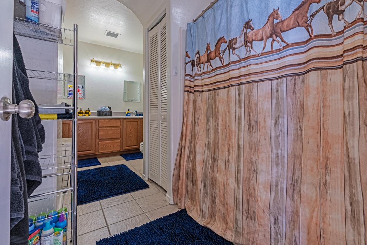 Great Self-Sustained Property with Large home - photo 18
