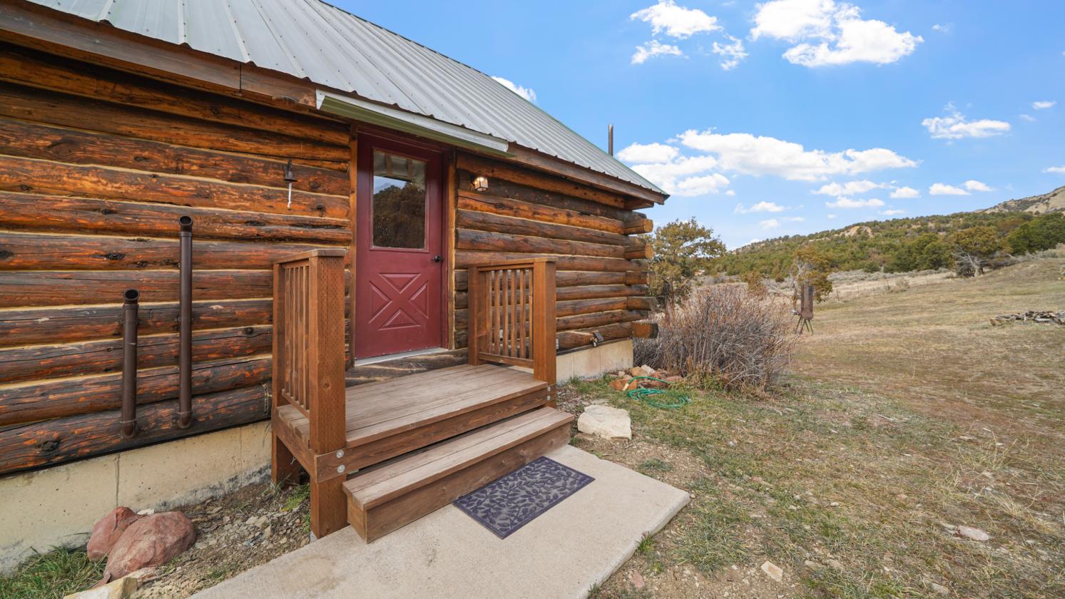 Rustic Log Cabin with Panoramic Views - photo 25