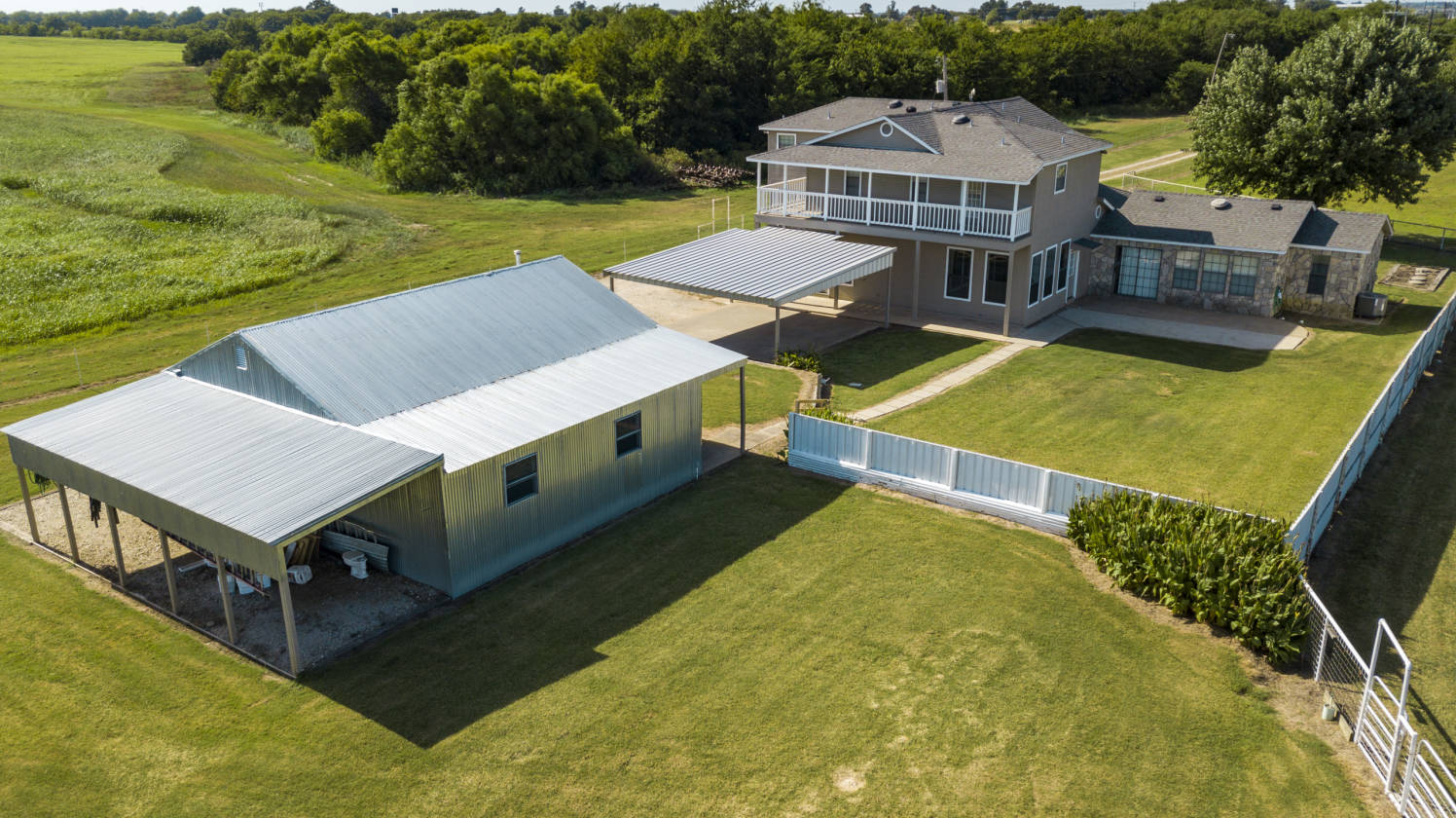8 Beautiful Acres Ready for Horses Whitesboro, Grayson County, Texas