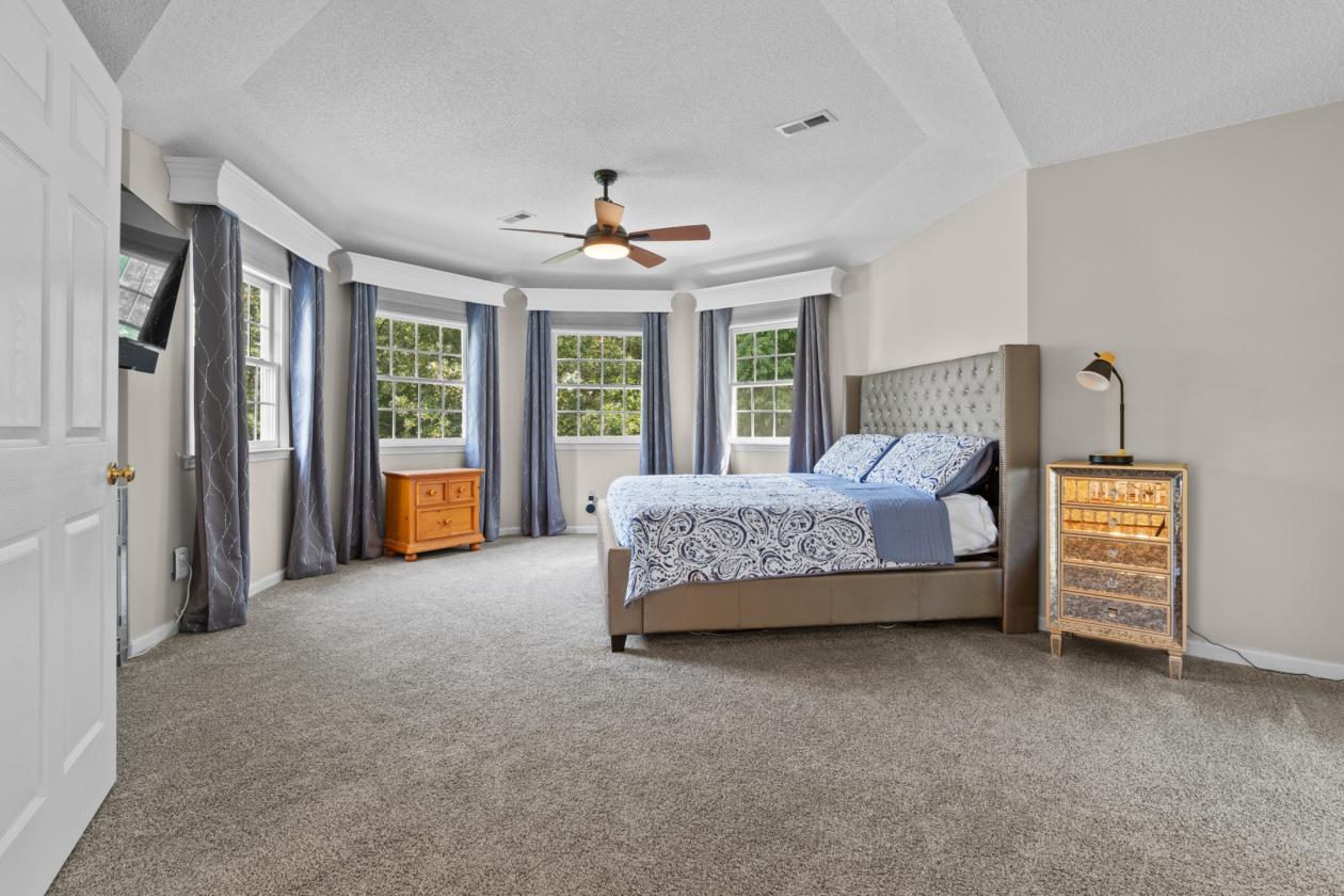 Lakefront Equestrian Estate on 8 Acres - photo 22