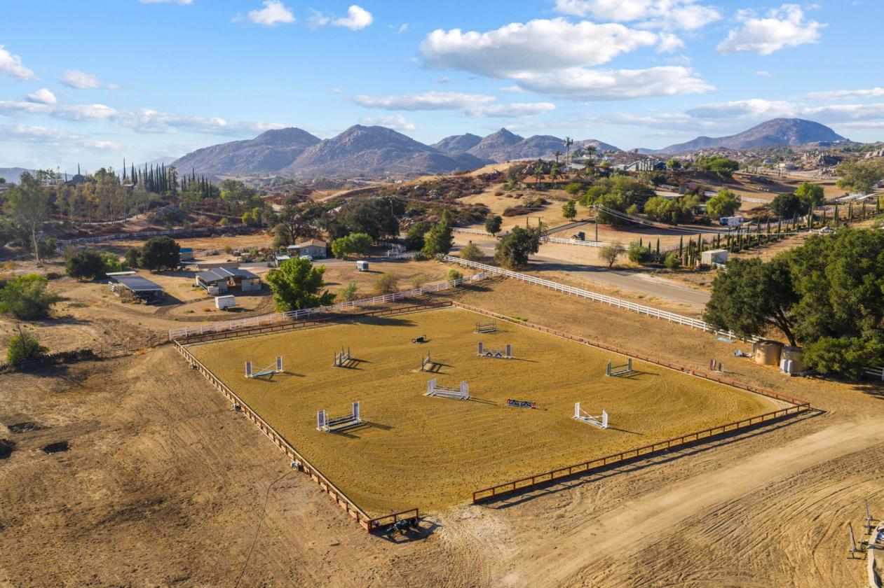 State-of-the-Art Arena and Pastures - photo 1