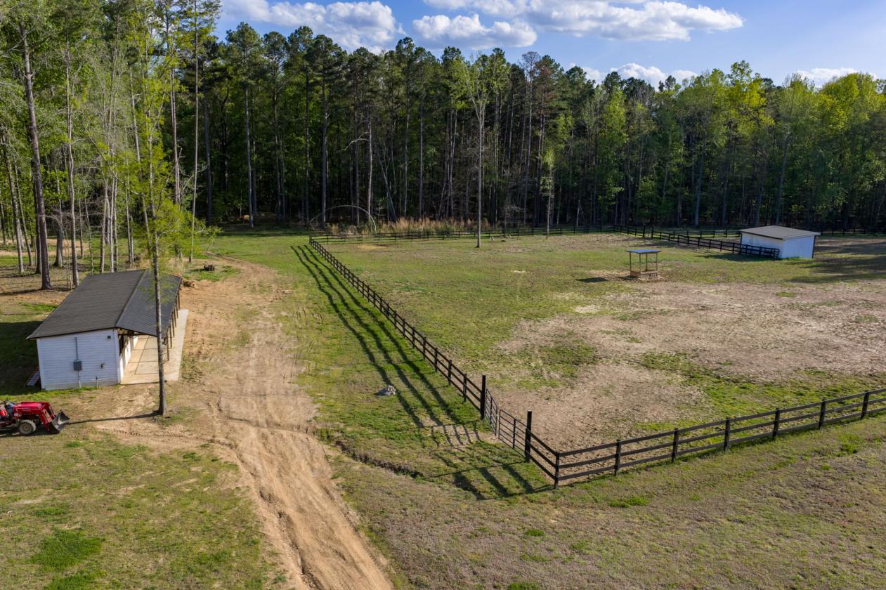 Luxury Farmette with 4 Stall Horse Barn & Arena - photo 7