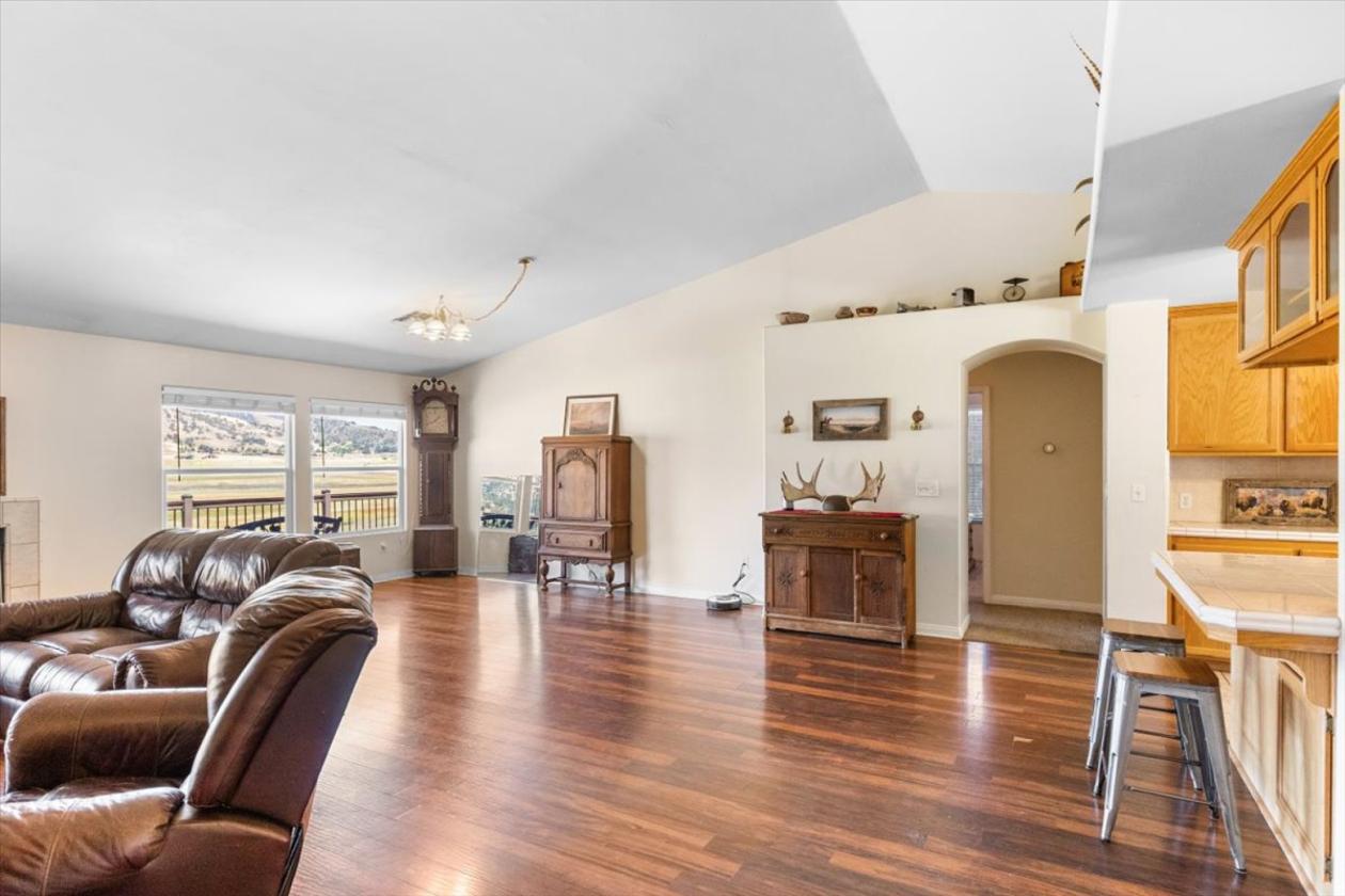 Exceptional property in EQ gated community - photo 3