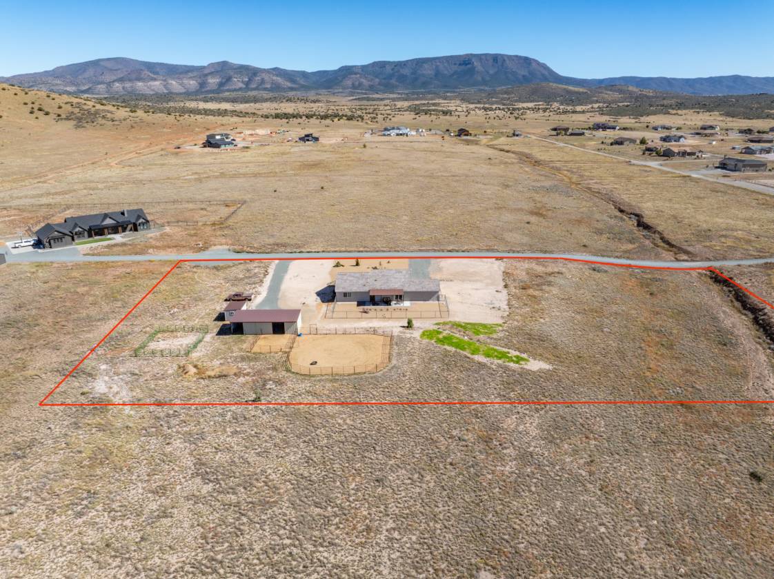 3 Acre Horse Property with Beautiful Mountain View - photo 2