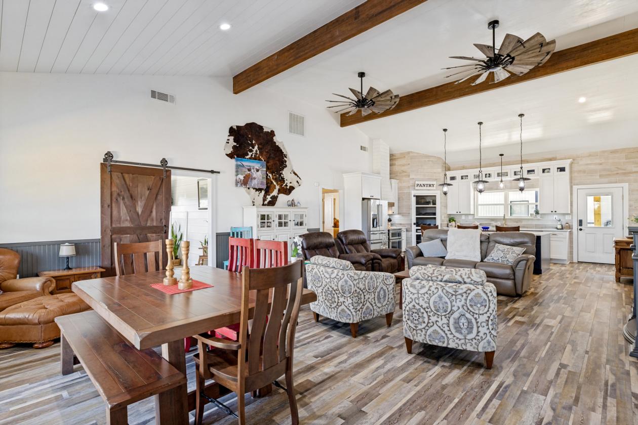 11 Acres with 2 homes, Horse Barn & Great Hunting - photo 8