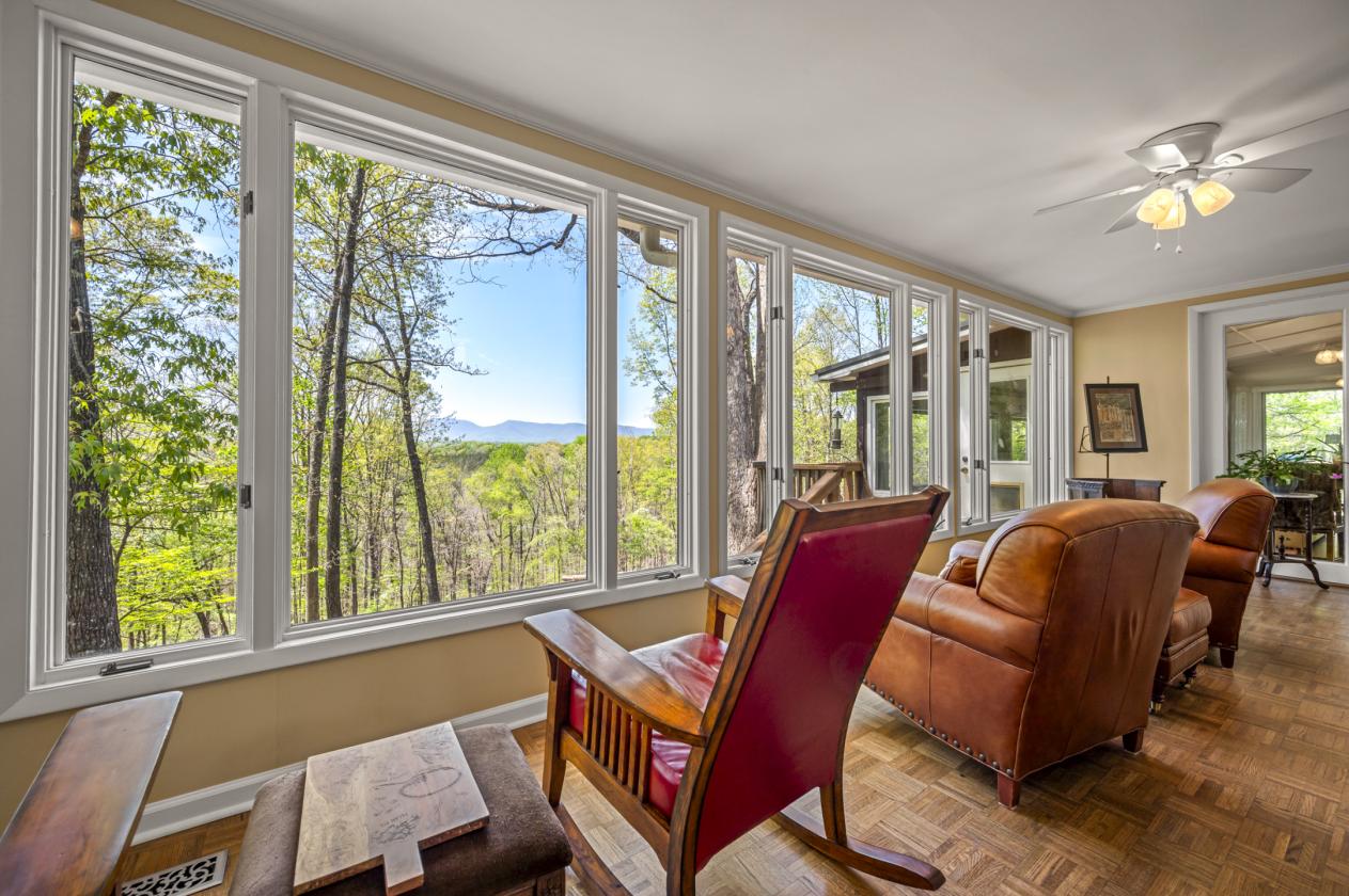 Mountain Views, Privacy, Trails, Updated Home - photo 1