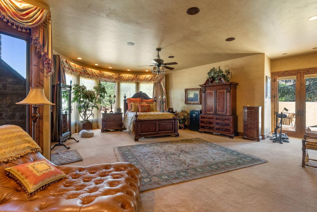 Extraordinary Estate in Pleasant Valley - photo 29