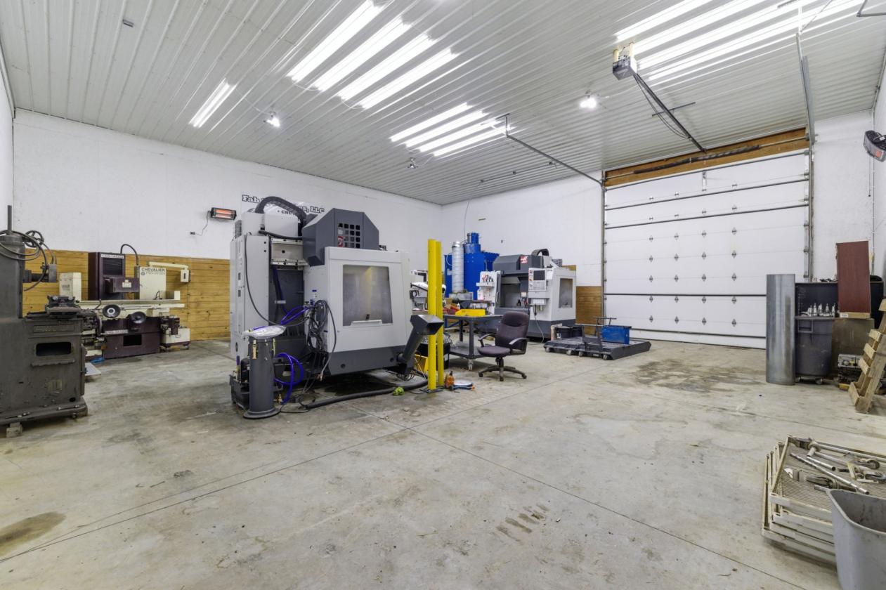 Private horse property with a modern touch! - photo 16