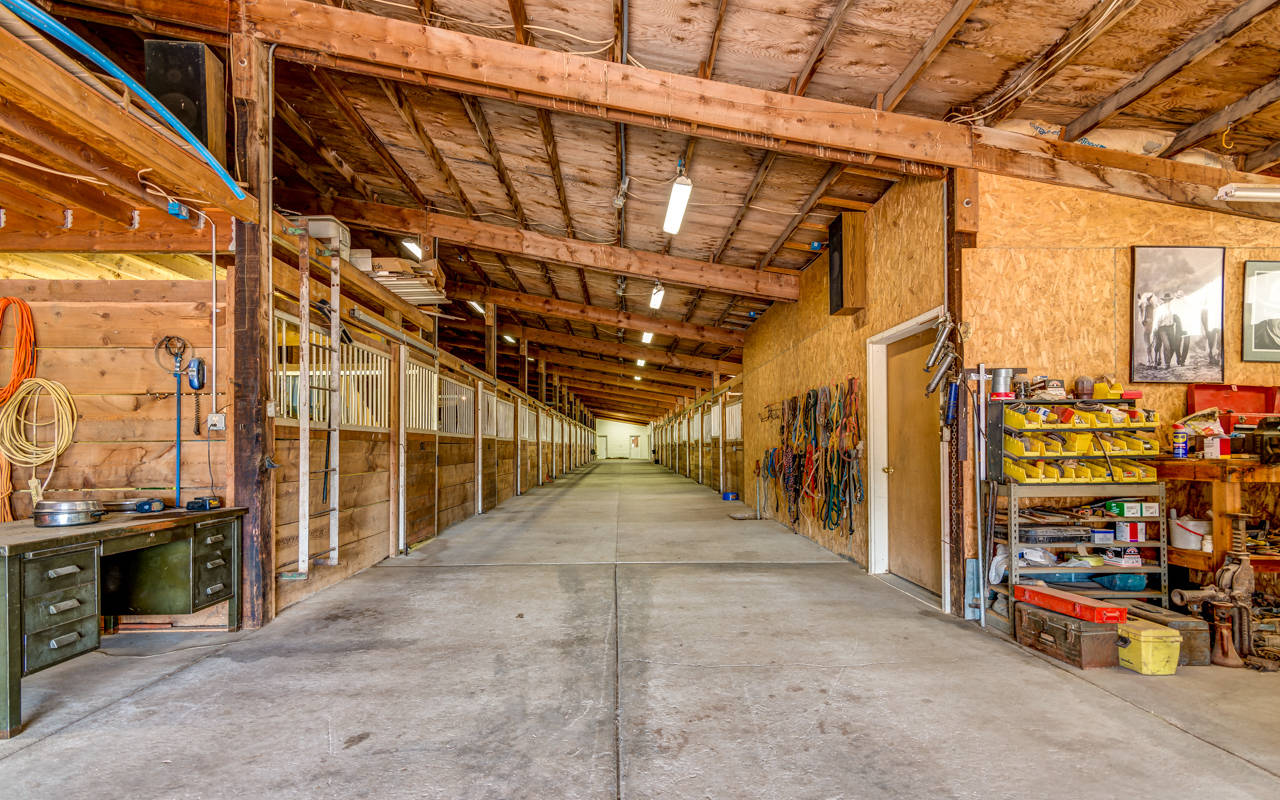Horse Property Home Stables, Indoor & Outdoor Arenas 60 Acres