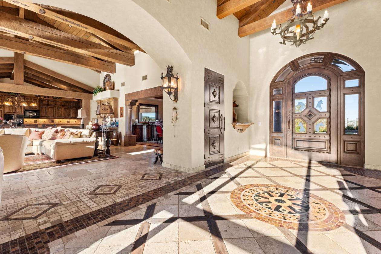 Luxury Equestrian Estate, Resort home, 352 Acres - photo 11