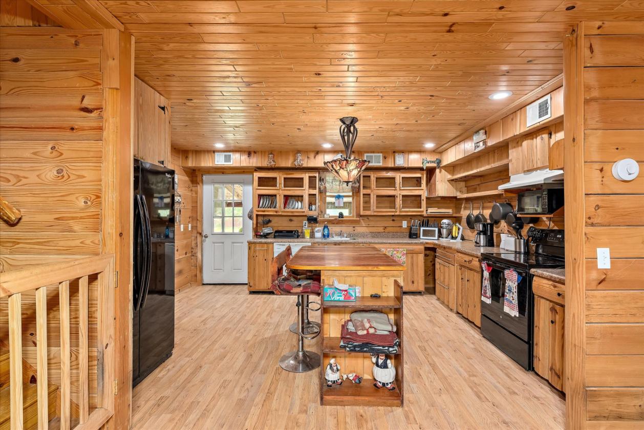 Custom Log Cabin on 9 Acres with 2 Horse Stalls - photo 12