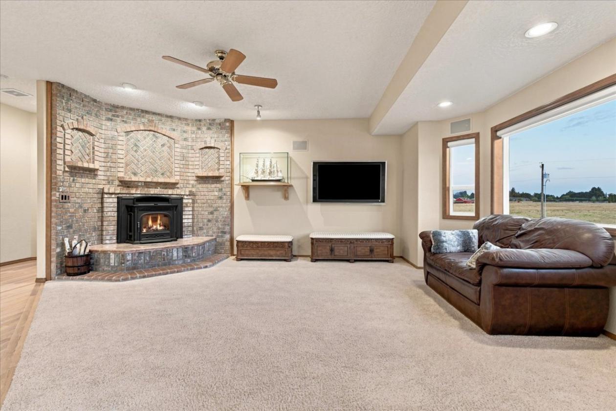 Custom Home on 7+ Acres in West Ridgefield - photo 14