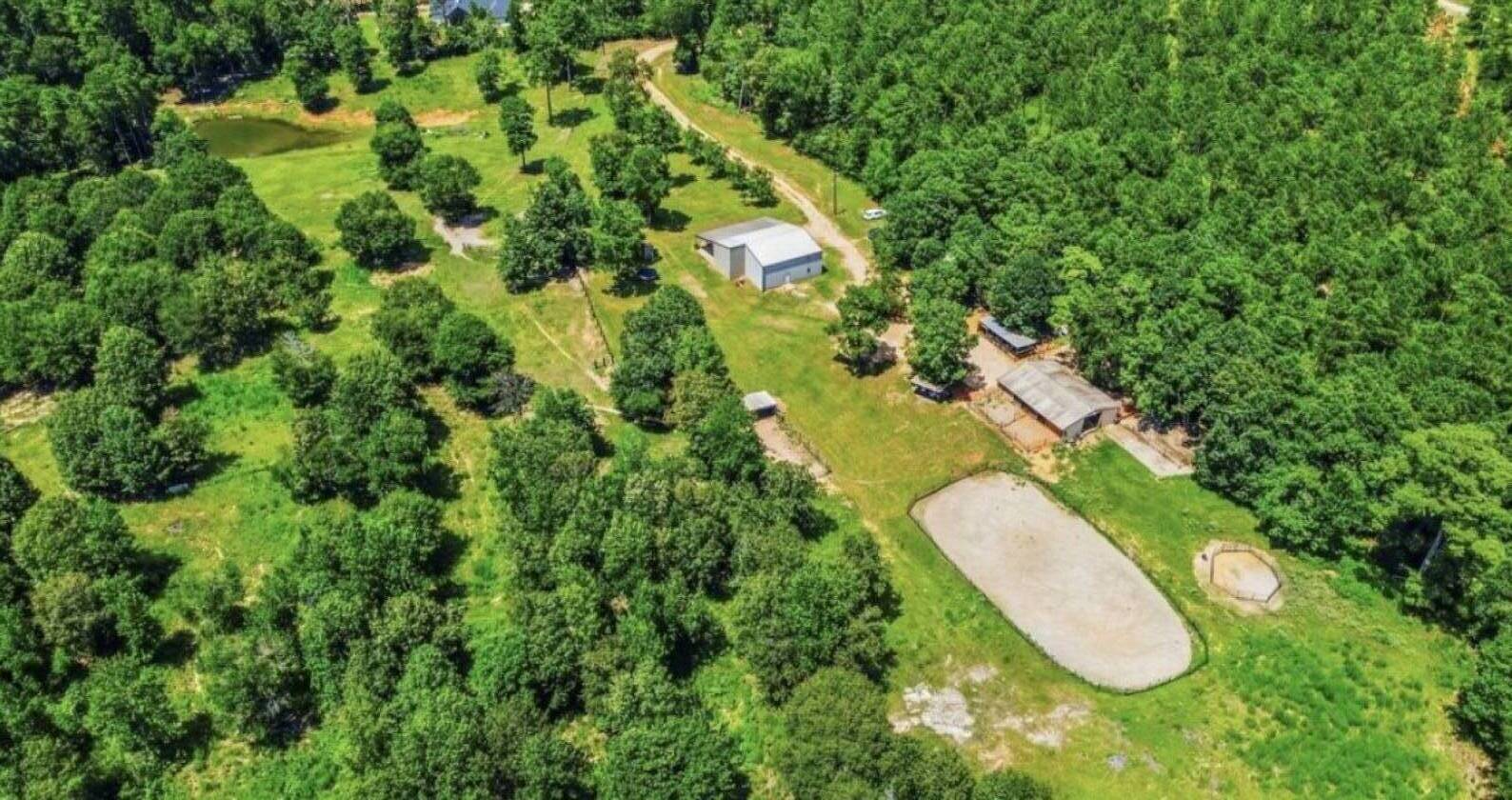 Beautiful East Texas horse property - photo 1