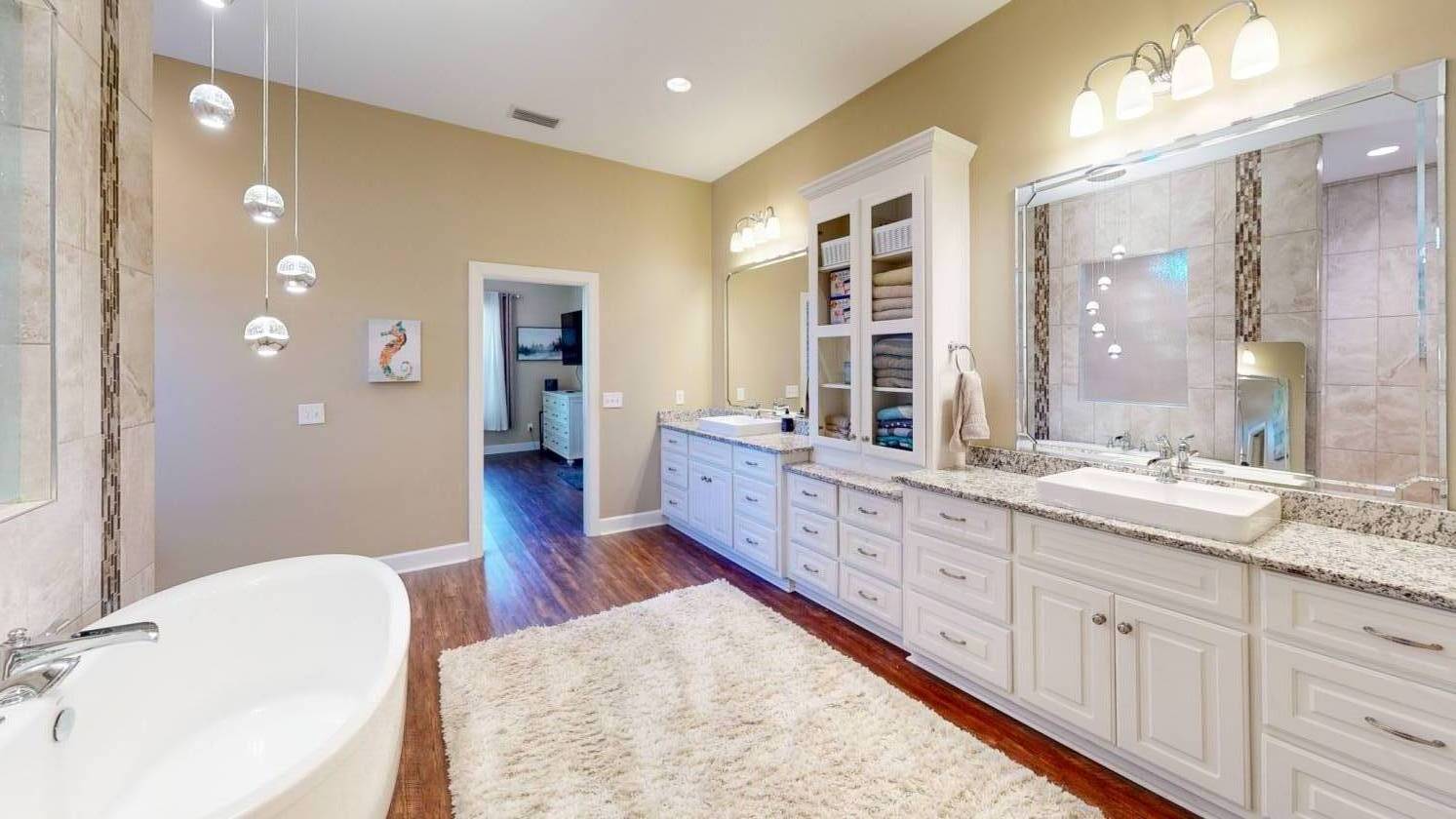 Luxury equestrian mini estate with executive home - photo 11