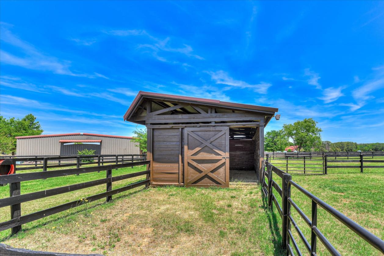 Exceptional 18.25-acre equestrian property - photo 22