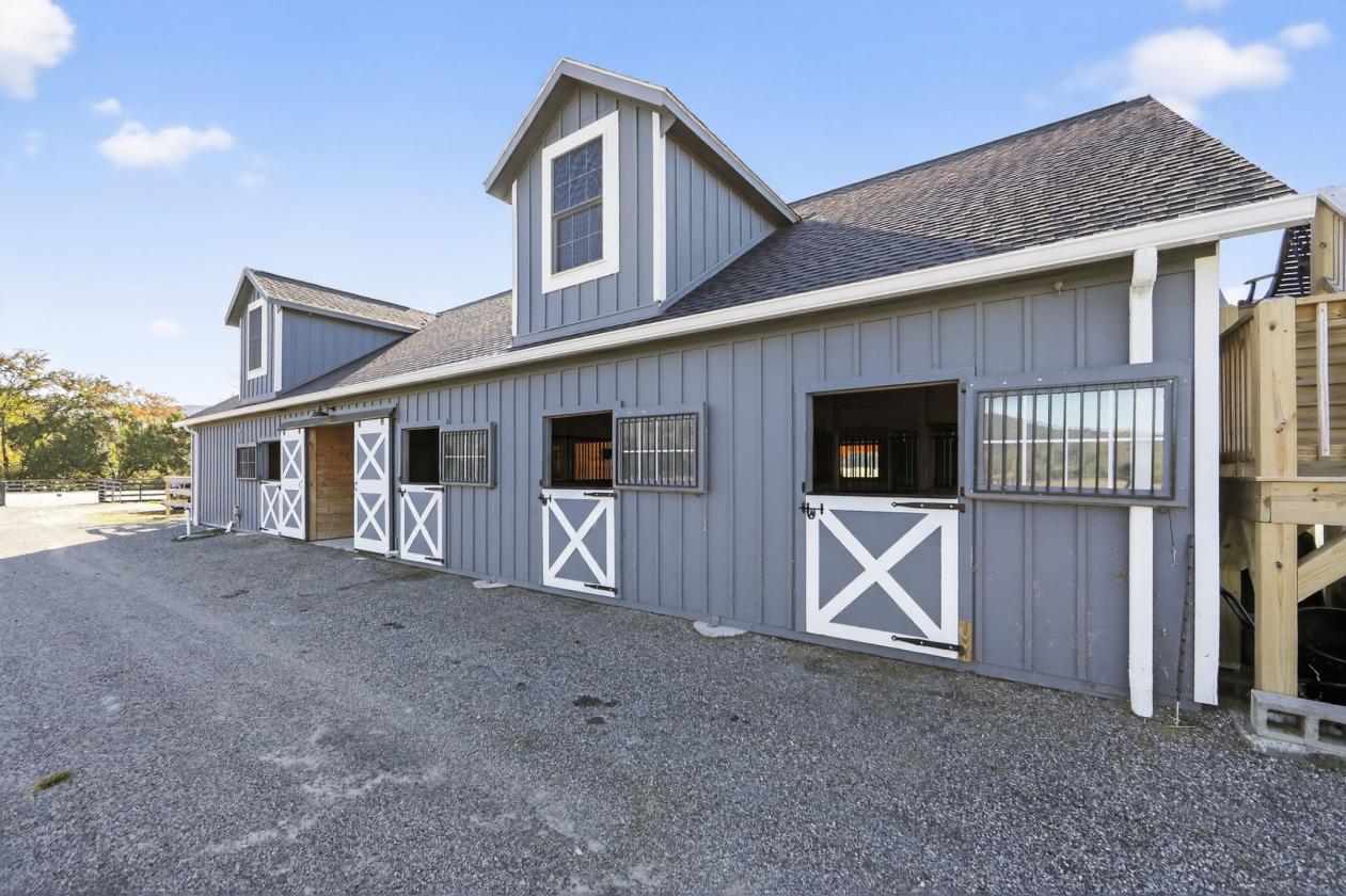8 Stall Equestrian Farm & Training Facility - photo 20