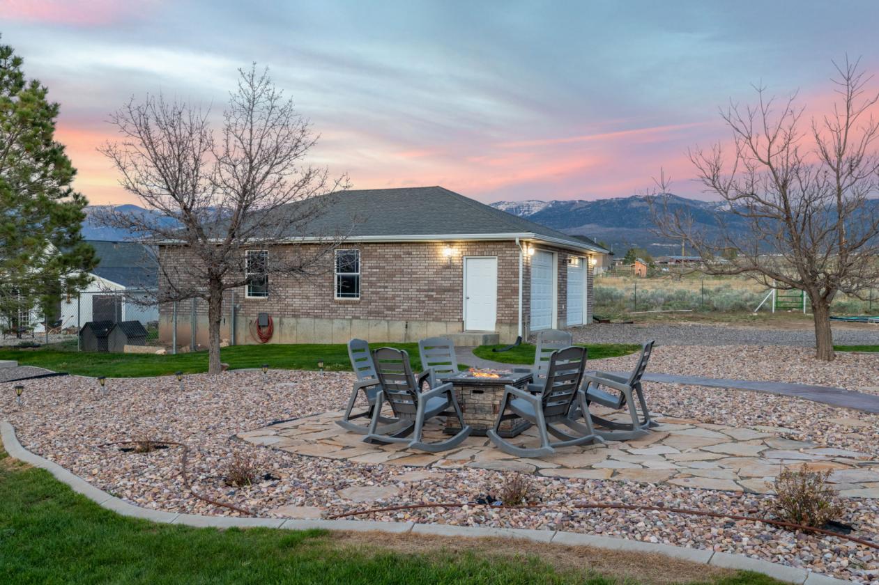 A Rare Blend of Luxury, Land & Lifestyle - photo 5