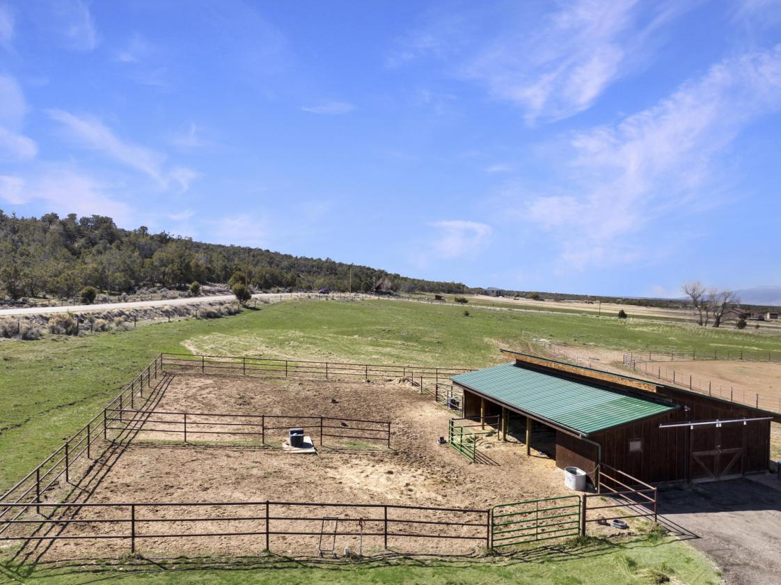 North Fork Valley Gem with Views and Privacy - photo 28