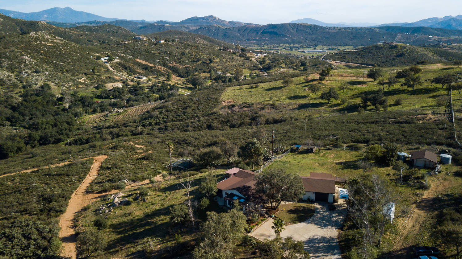10 acres with two homes for your equestrian dreams! Ramona, San Diego