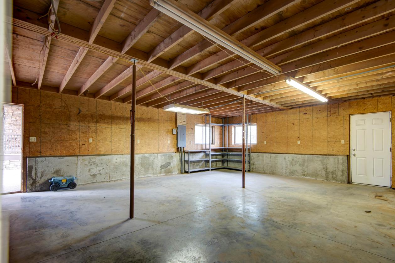 Gated estate located on a gently rolling 33 acres - photo 6