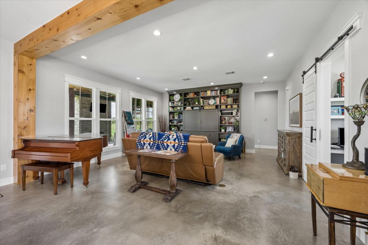 15 +/- AC Luxury Equestrian Property - photo 5