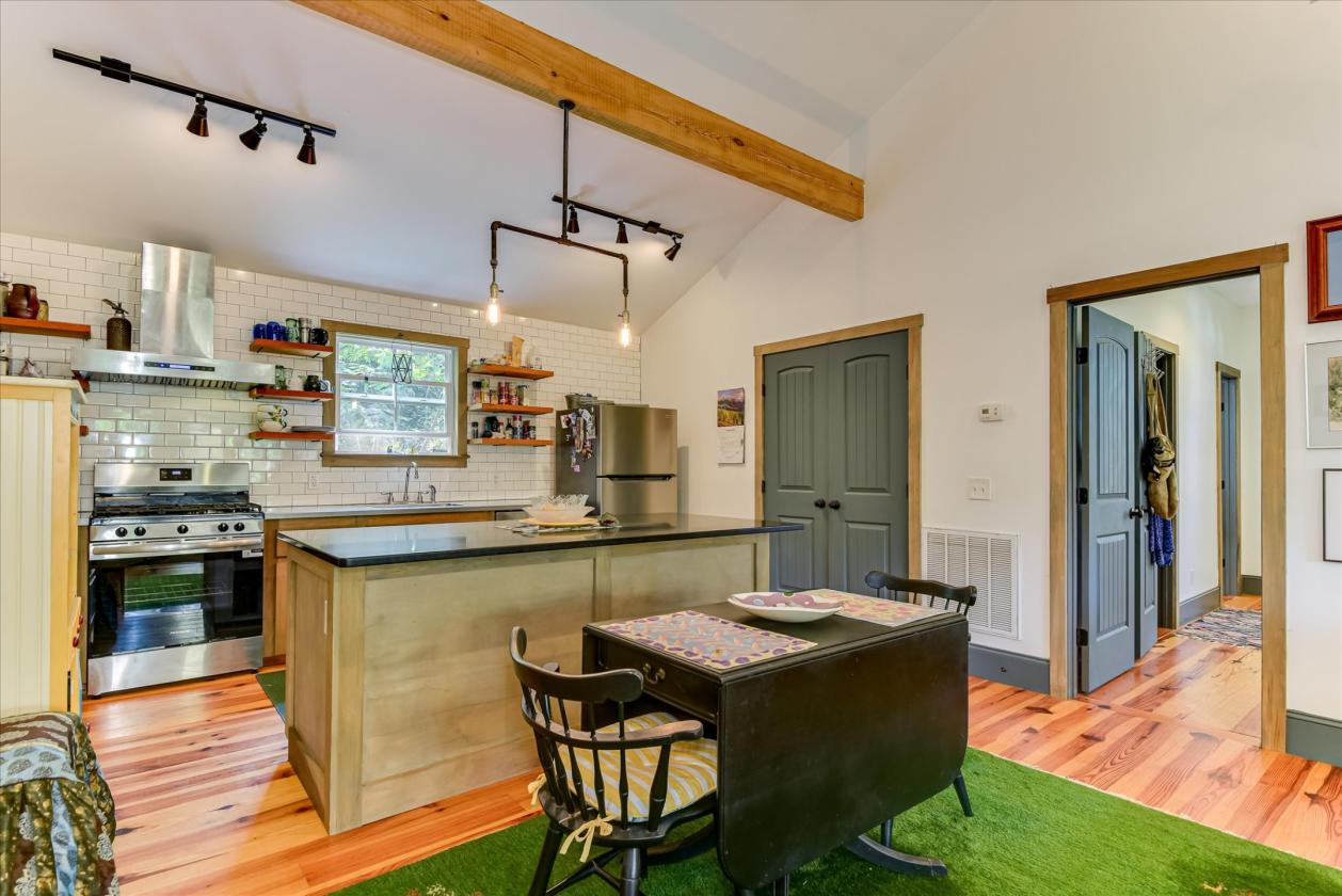 Charming 9 Acres Horse Property - photo 10