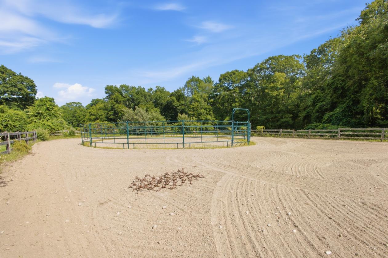13.5-Acre Equestrian Farm with 12-Stall Barn - photo 4