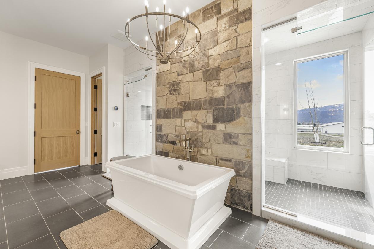 Newly built equestrian retreat with home & arena - photo 17