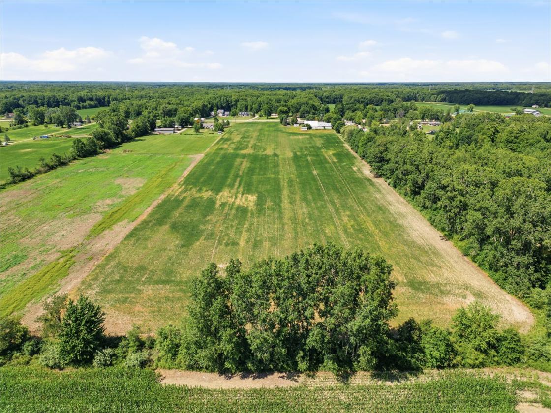 17.8 ACRE EQUESTRIAN FACILITY! - photo 4