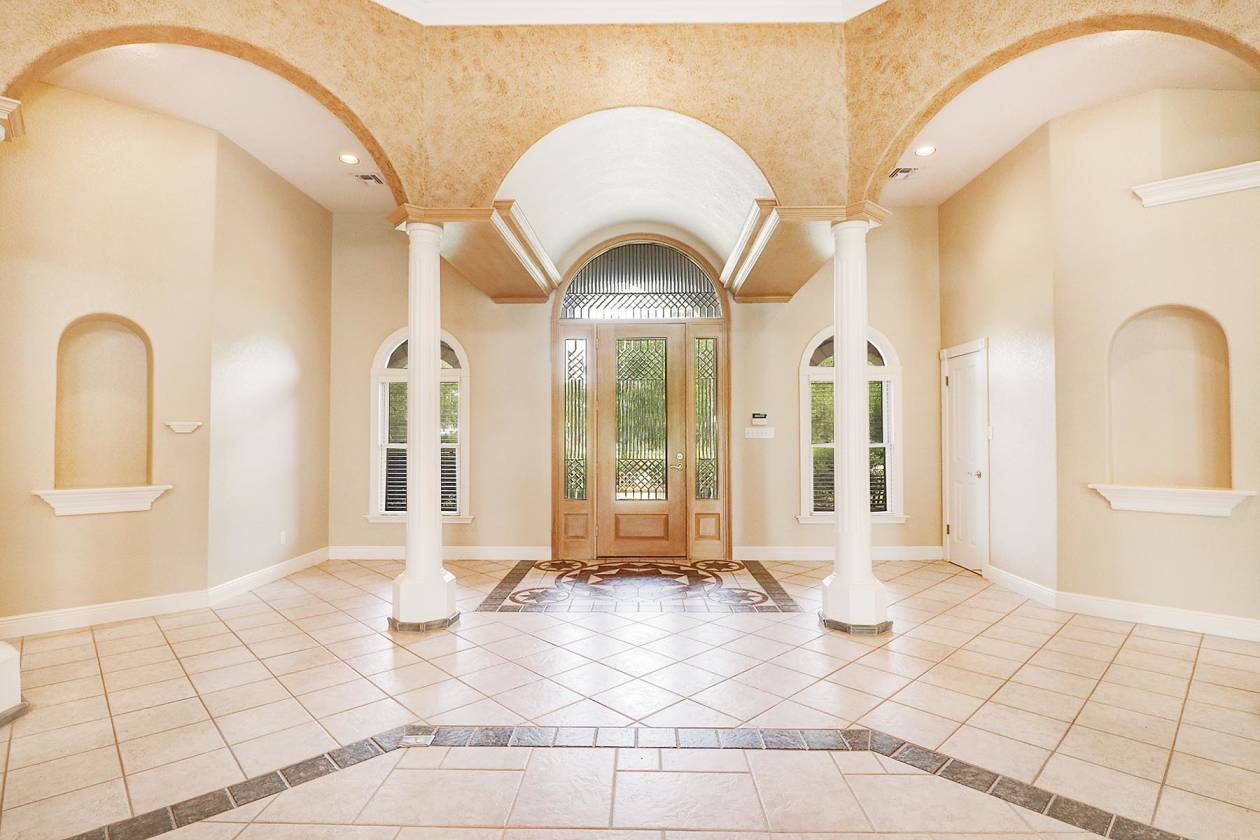 San Antonio Area 50+ Acre Luxury Equestrian Ranch Estate, Big